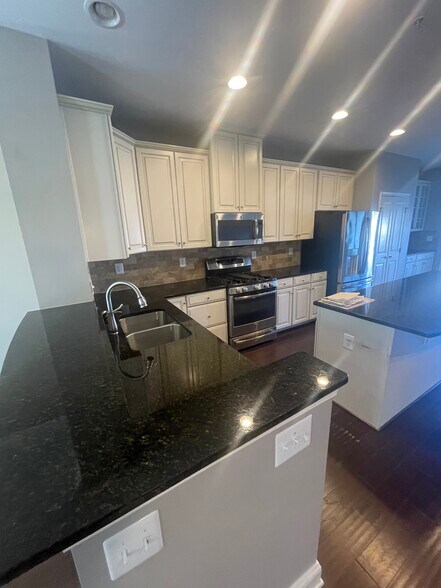 Building Photo - 1265 Elderslie Ln