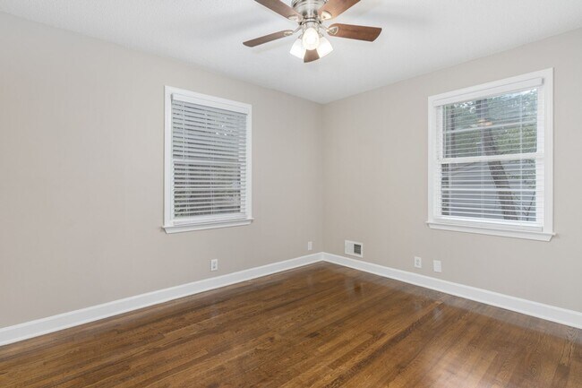 Building Photo - Renovated 3-Bed, 2-Bath Brick Home – Spaci...