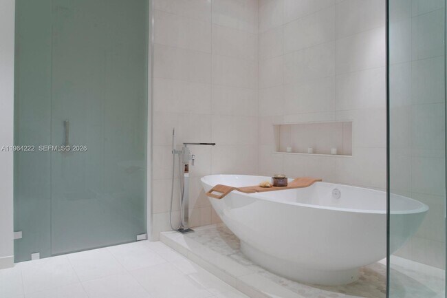 Building Photo - 1425 Brickell Ave