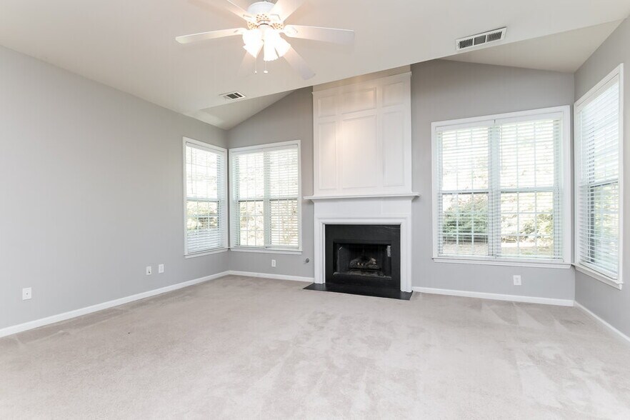 Building Photo - 3675 Fedorite Walk