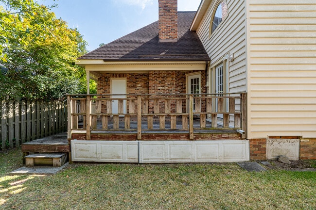 Building Photo - 15 Mulberry Ln