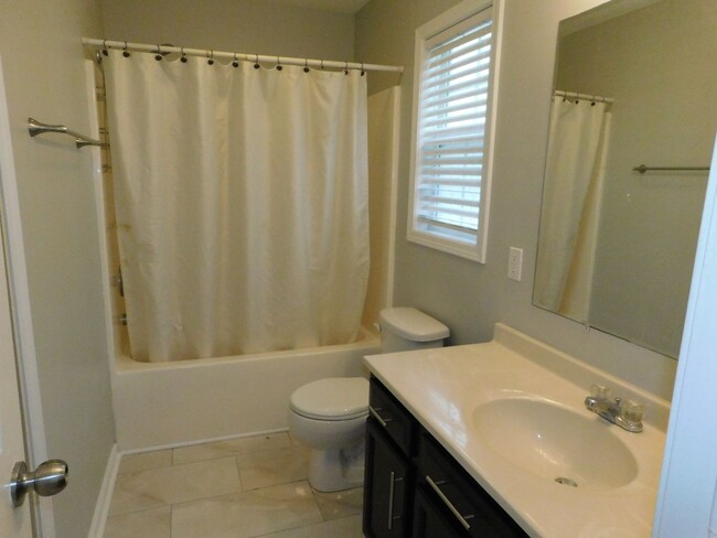 Building Photo - New 3 Bedroom 2 bath
