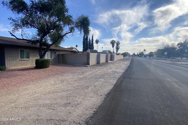 Building Photo - 6823 W Union Hills Dr