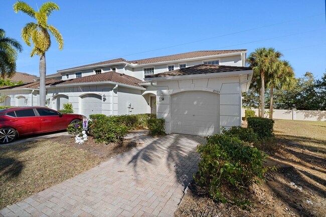 Building Photo - Charming 2-bedroom, 2.5-bathroom townhome ...