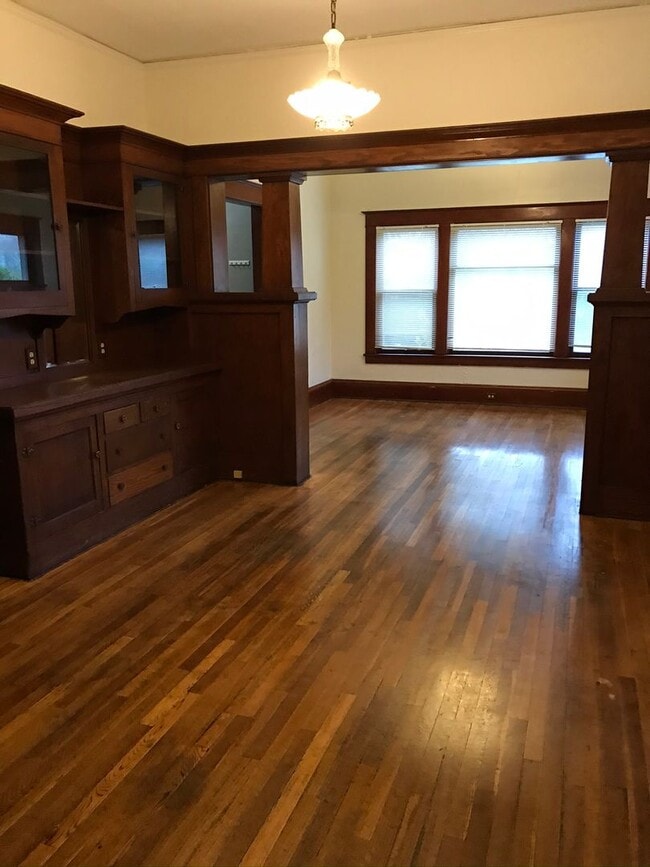 Building Photo - 4br/2ba House with fenced yard