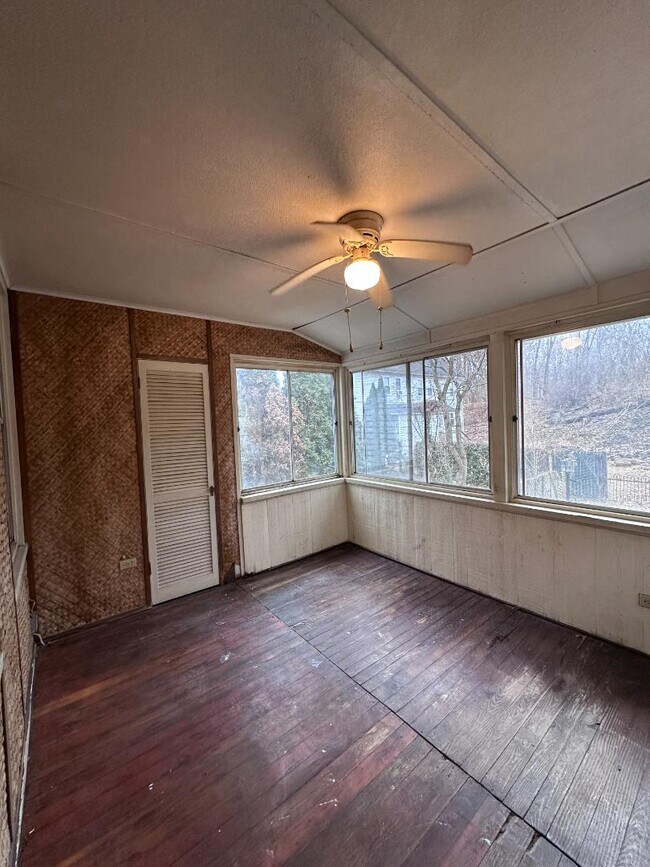 Building Photo - 81 Ashley St