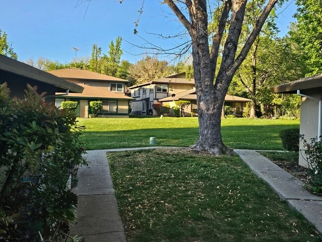 Building Photo - Beautifully Updated 2 Story Unit