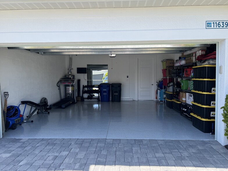 Building Photo - 11639 Solano Dr