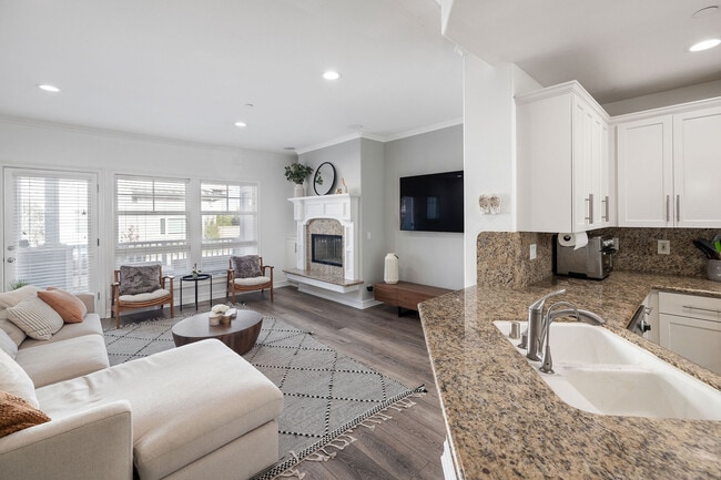 Building Photo - 231 Aviation Pl