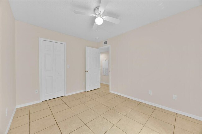 Building Photo - 2035 Royal Bay Blvd