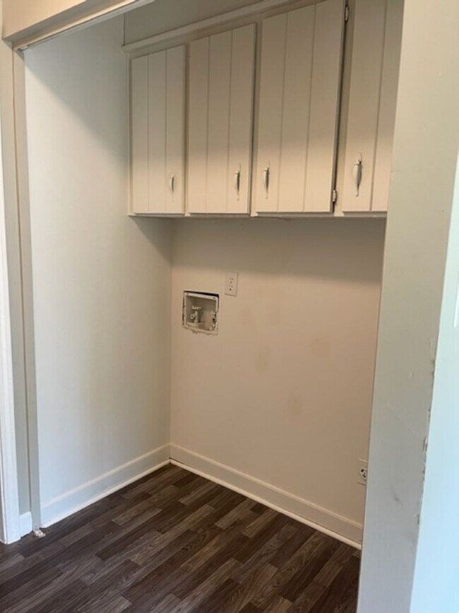 Building Photo - E Blackstock Rd -14