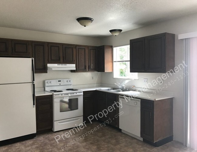 Building Photo - 1515 Cedar Ct 11