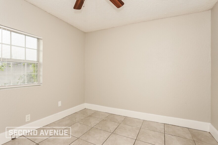 Building Photo - 2121 Broadway Ave