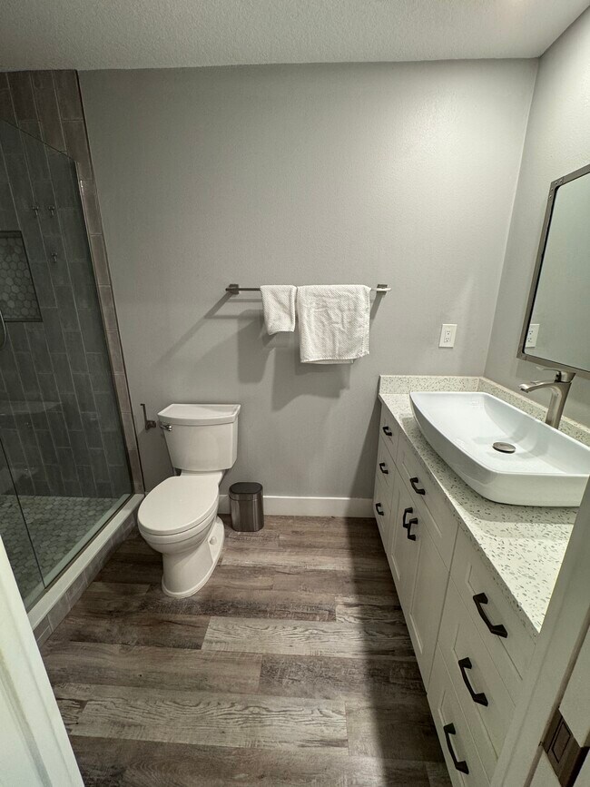 Building Photo - 3955 Glen Oaks Manor Dr