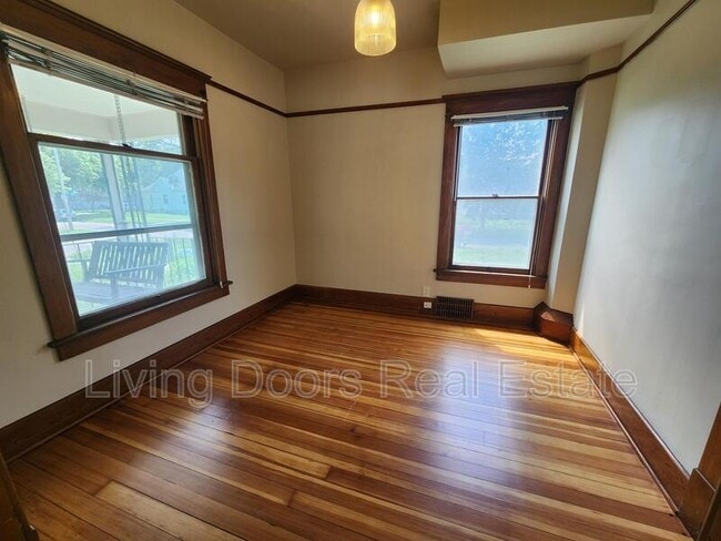 Building Photo - 602 C St