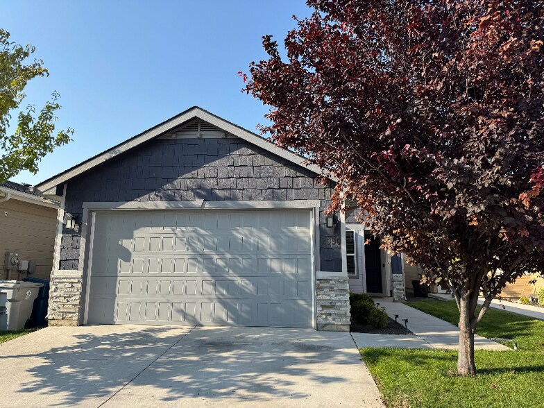 Building Photo - 2090 W Claira Rd