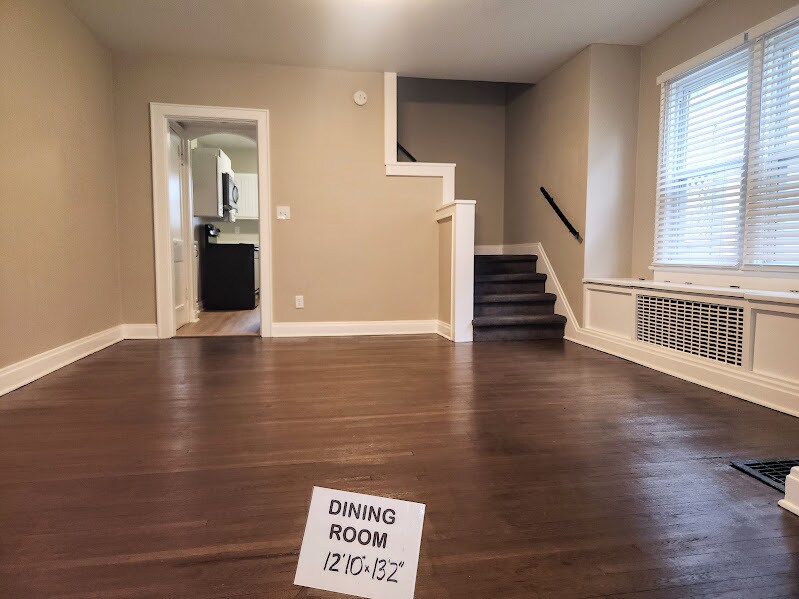 Dining Room 10' 10" x 13' 2" - 43 N Roys Ave