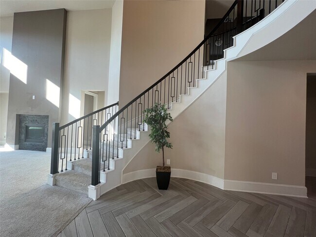 Building Photo - 15815 Sunlit Falls Dr