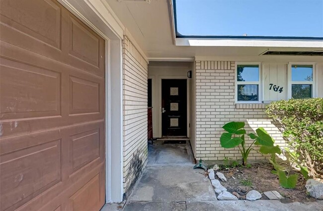 Building Photo - 7614 Barberton Dr