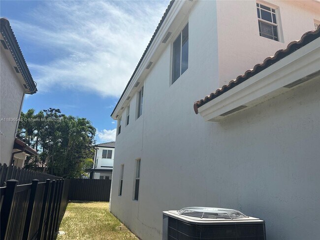 Building Photo - 16650 SW 61st Ln