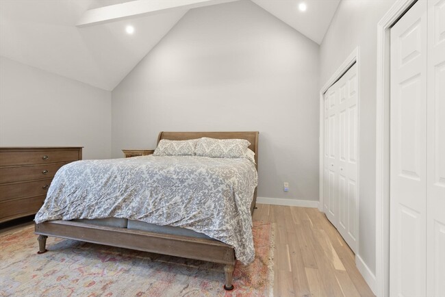 Building Photo - 5 Susan Dr