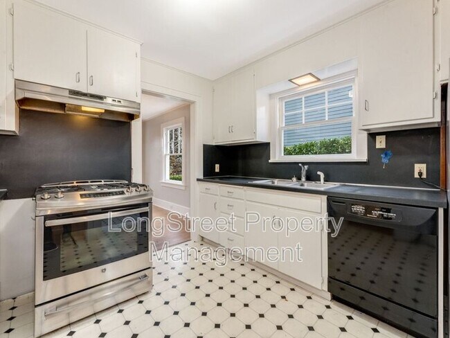 Building Photo - 2230 SE 51st Ave