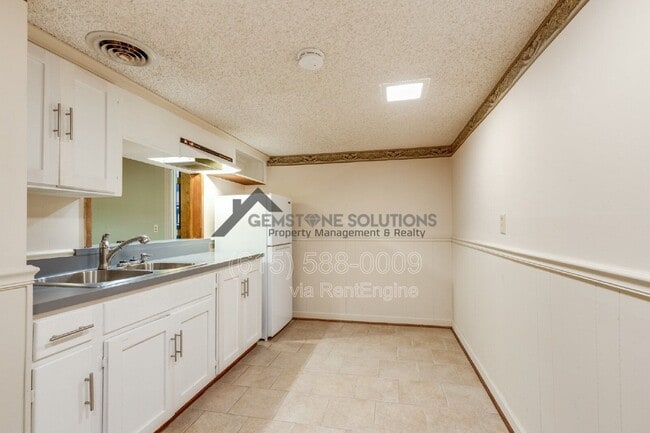 Building Photo - 1227 Carl Seyfert Memorial Dr