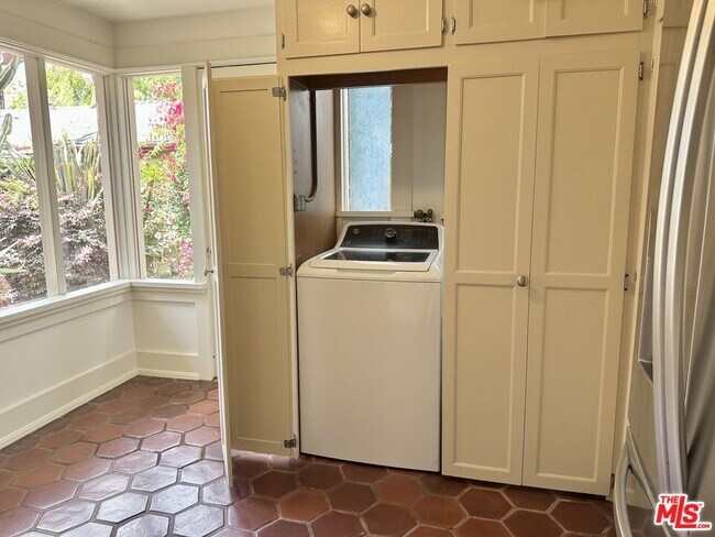 Building Photo - 2216 Meade Pl