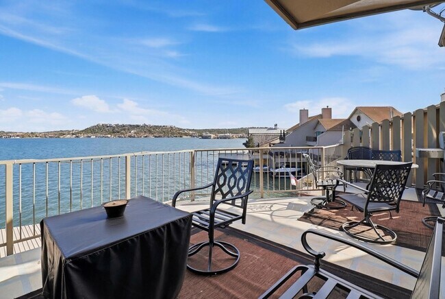 Building Photo - 403 Island Dr