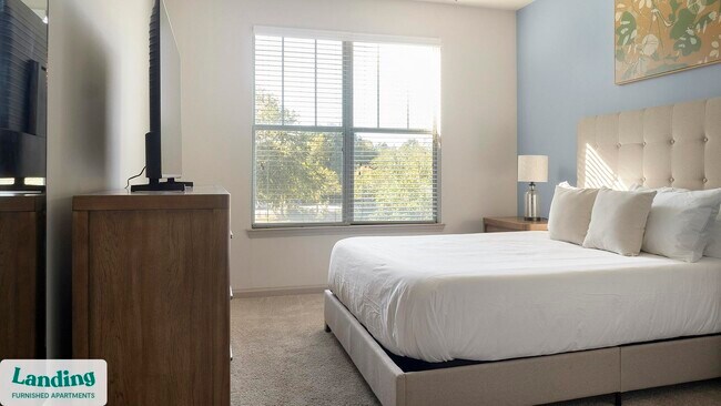 Building Photo - 900 E Six Forks Rd