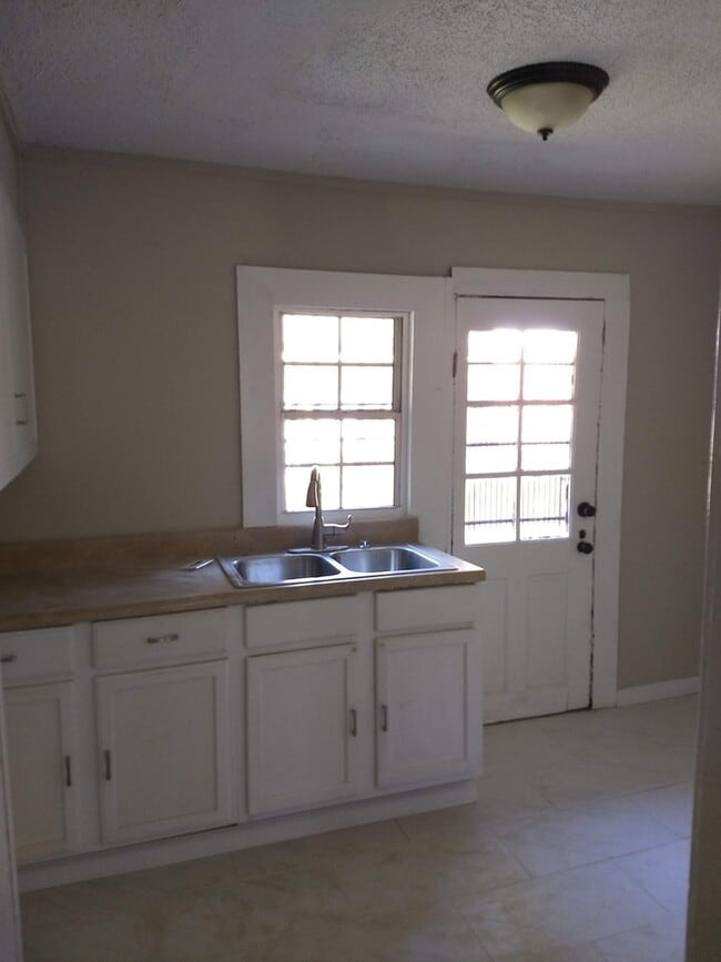 Building Photo - 481 Marianna St