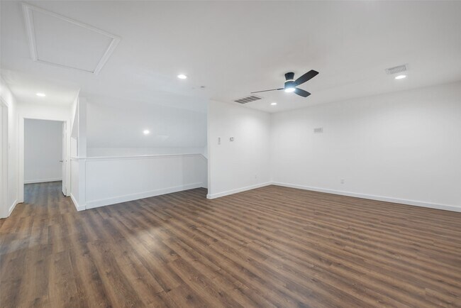 Building Photo - 11703 N Perry Ave