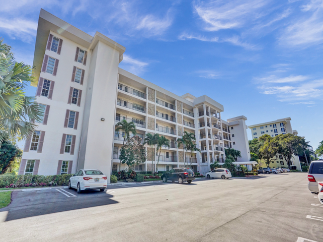 Building Photo - 3000 N Palm Aire Dr