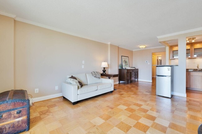 Building Photo - Luxury and fully updated studio in America...