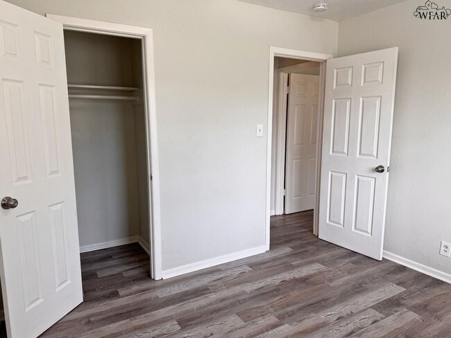 Building Photo - 1401 E Cortez Dr