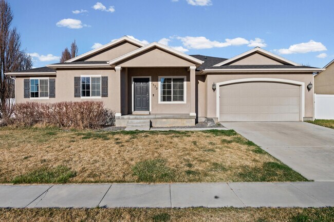 Building Photo - 1572 S Bridle Path Loop