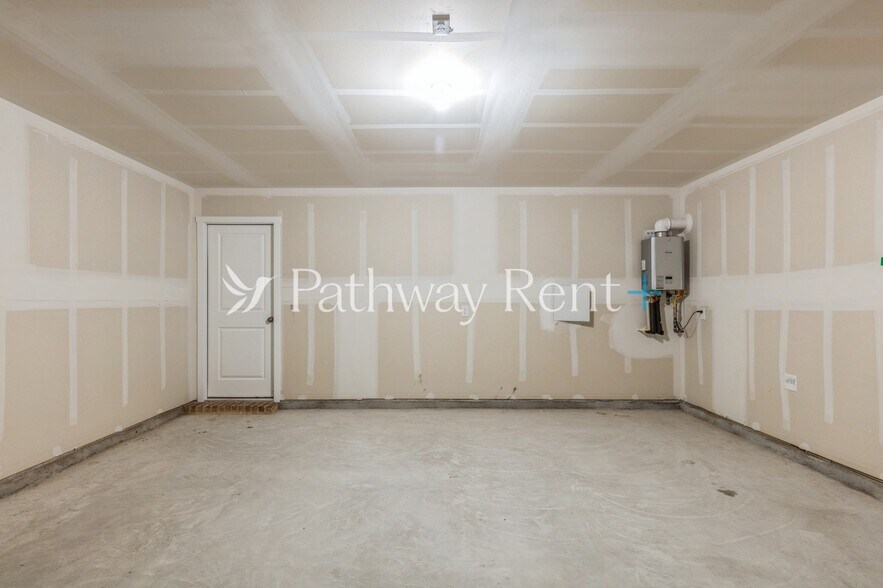 Building Photo - 1255 Falcon Hts Dr