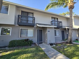 Building Photo - 703 Riverside Dr