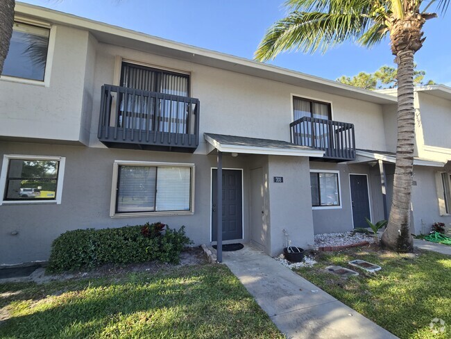 Building Photo - 703 Riverside Dr