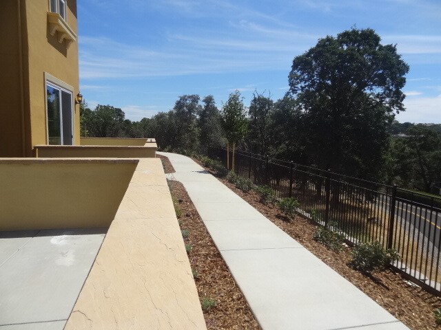 Building Photo - 2121 Pasqual Dr