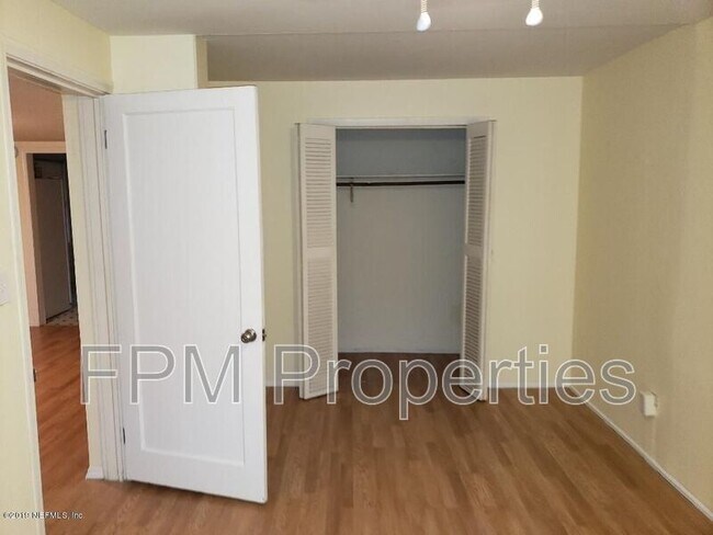 Building Photo - 6348 Hyde Grove Ave