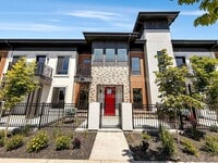 Building Photo - 373 E Lombard Ln