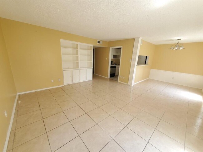 Building Photo - 6410 Del Monte Dr