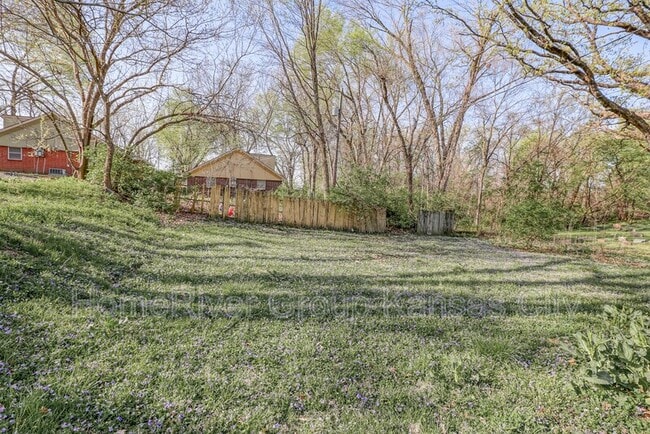 Building Photo - 831 Stewart Ave