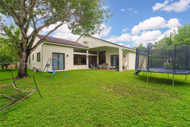 Building Photo - 5478 SW 189th Ave