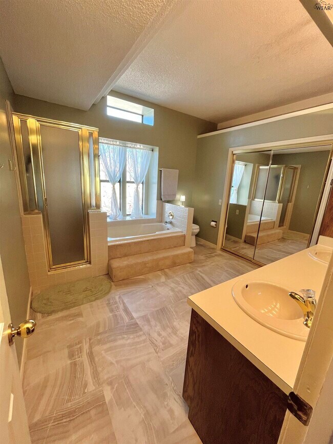 Building Photo - 1510 Bentwood Dr