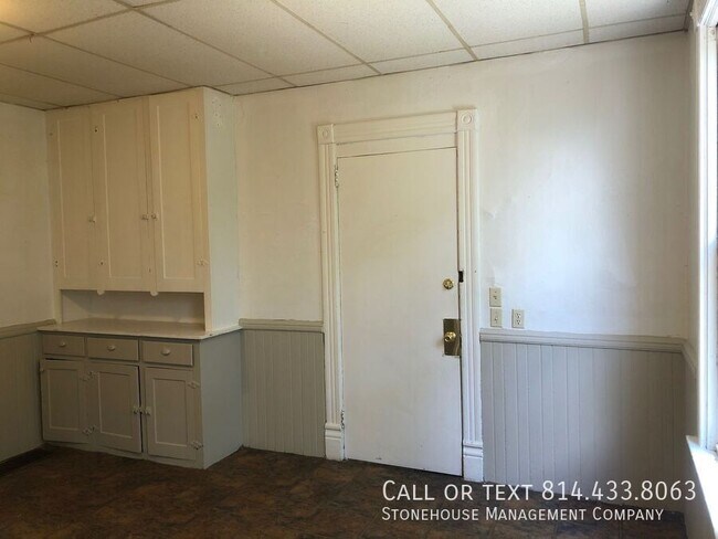 Building Photo - 613 E 13th St