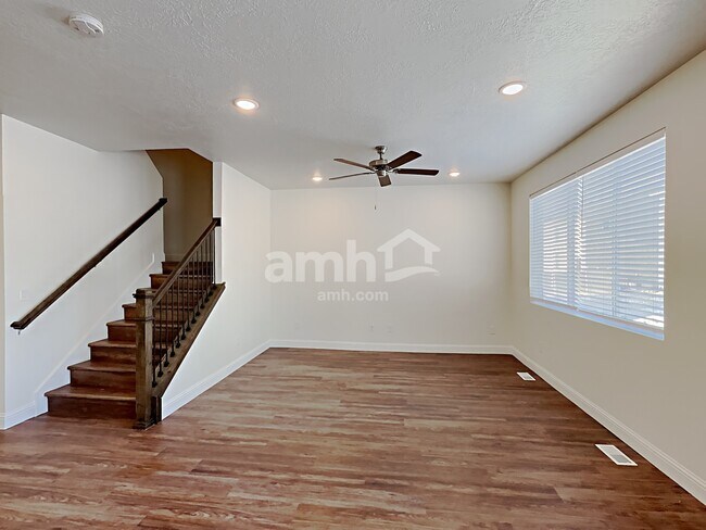 Building Photo - 2411 E Buckskin Way