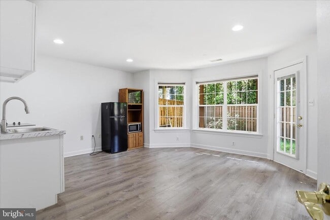 Building Photo - 981 Herons Run Ln