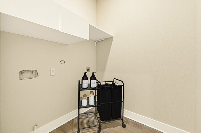 Building Photo - 706 Savonna